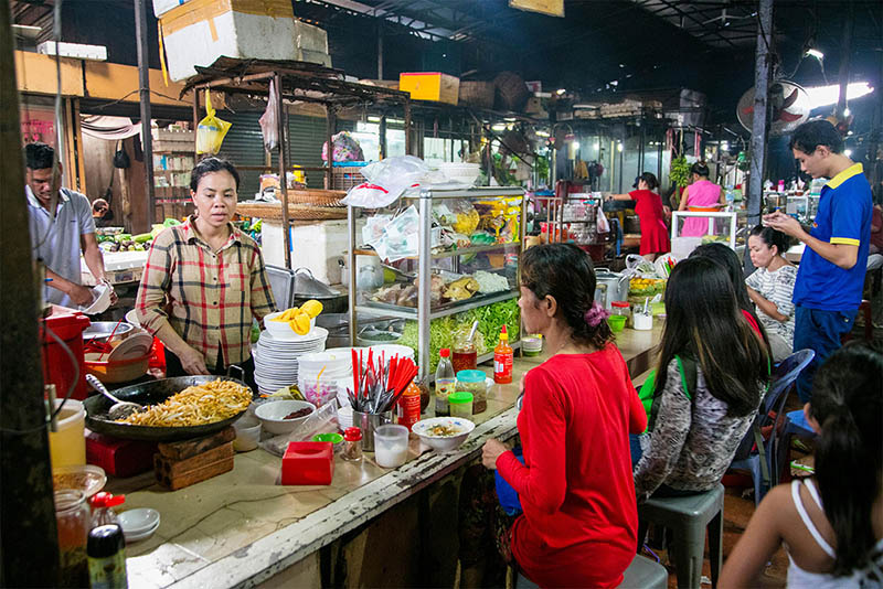 Nom Banh Chok in Cambodian markets